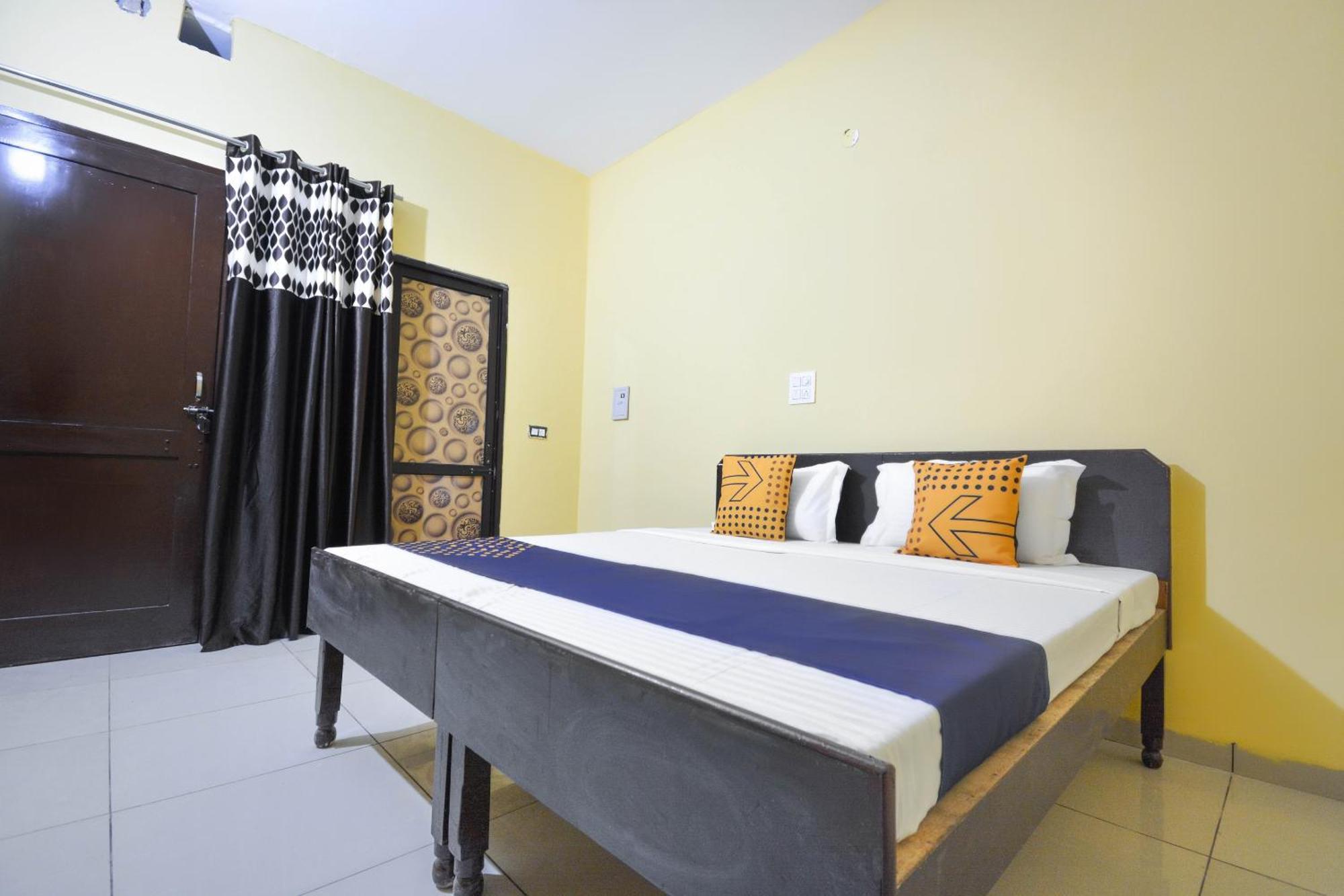Spot On Hotel Diamond Sohana Экстерьер фото