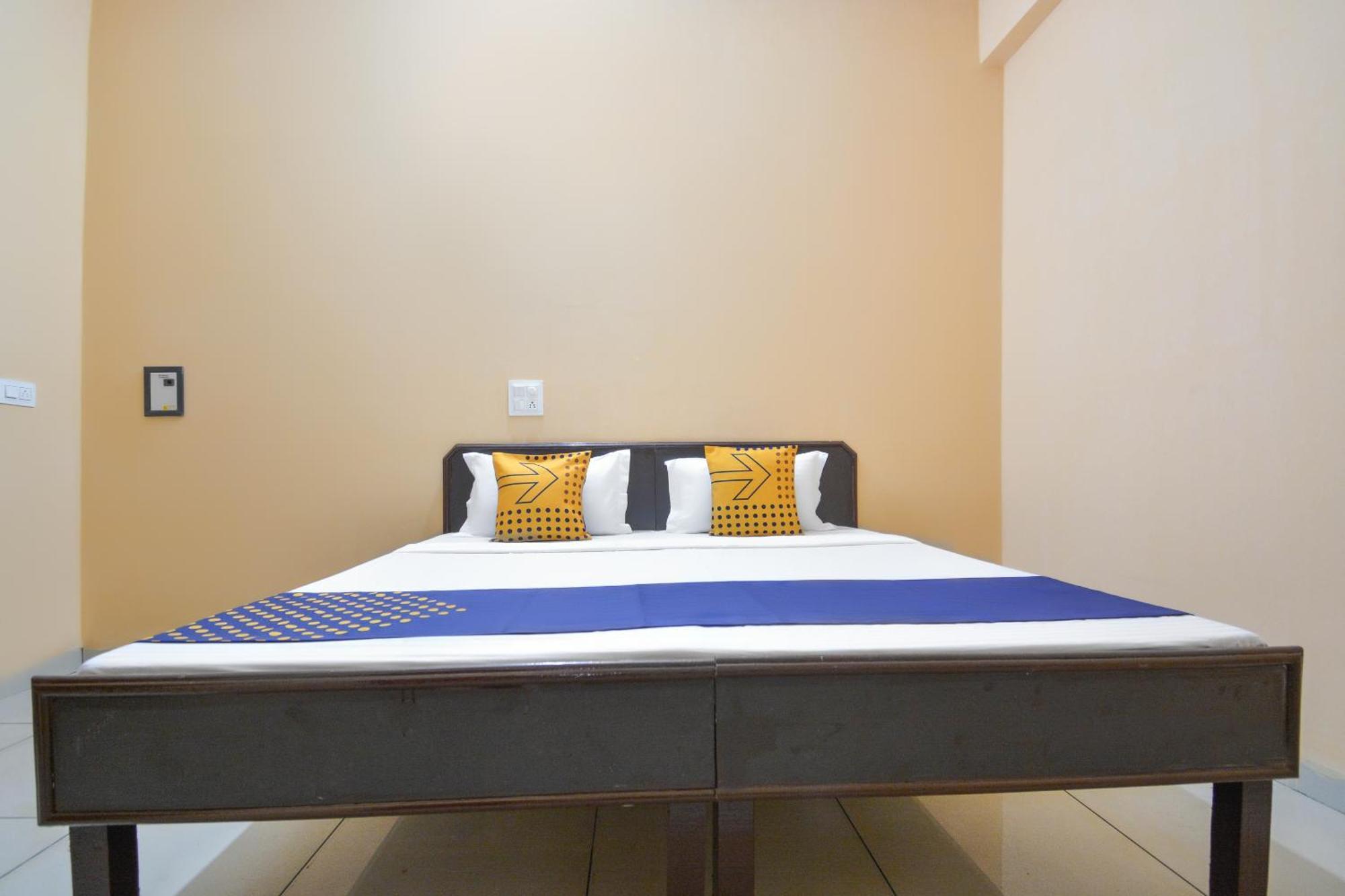 Spot On Hotel Diamond Sohana Экстерьер фото